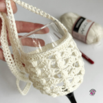 A small summer crochet project perfect for garden parties, wine cellars and festivals.